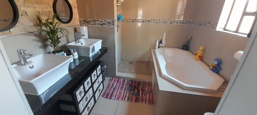 2 Bedroom Property for Sale in Adamayview North West